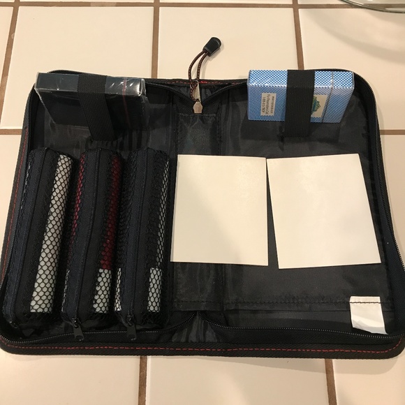 Poker chip set. - Picture 4 of 7